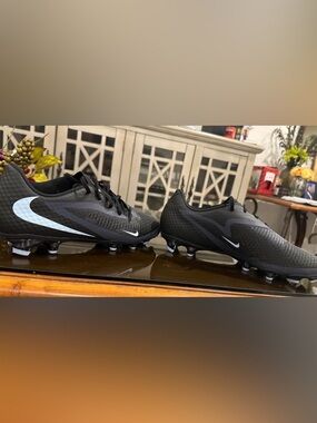 Nike Men's Black Soccer Cleats with White Swoosh Accent